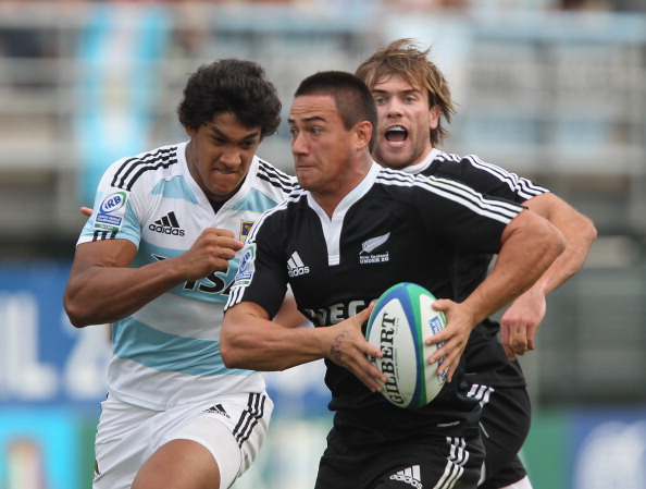 PADOVA, ITALY - JUNE 18: Glen Robertson of New Zealand runs with the ball during the IRB Junior World Championship match between Argentina and New Zealand at Plebiscito Stadium on June 18, 2011 in Padova, Italy. (Photo by David Rogers/Getty Images)