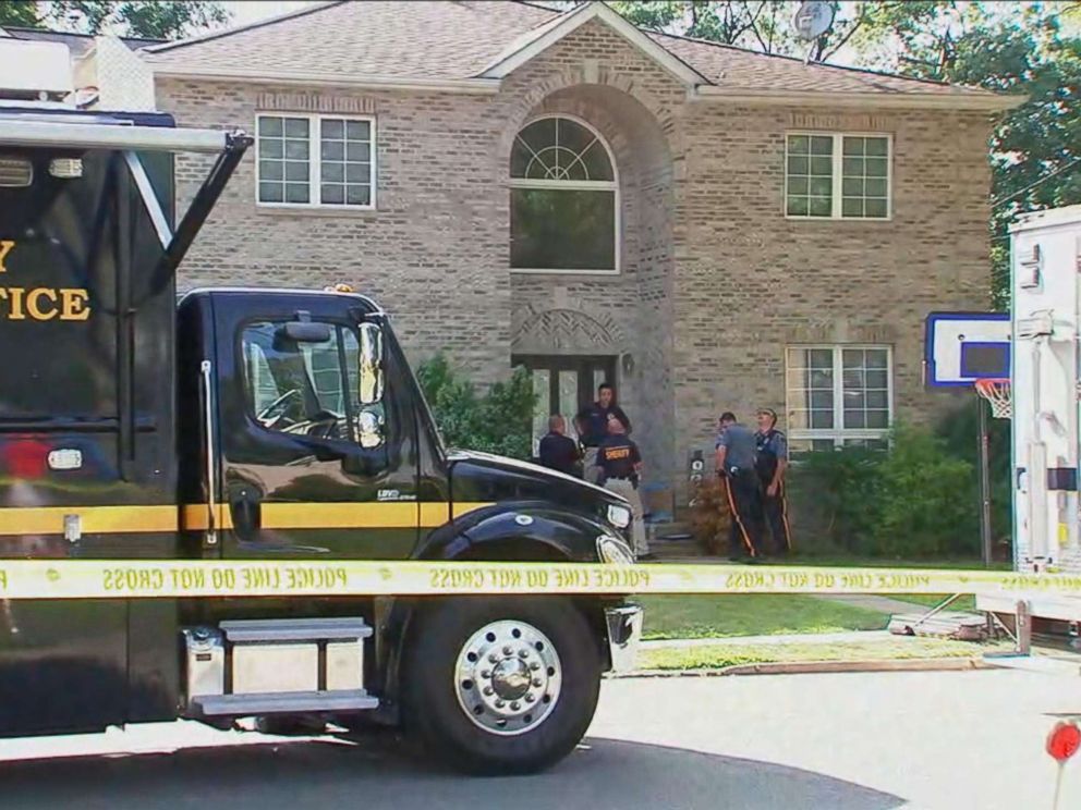 PHOTO: Police investigators visit the home of New York Giant Janoris Jenkins after reports that a dead body was found in the home in Fair Lawn, N.J., June 26, 2018.