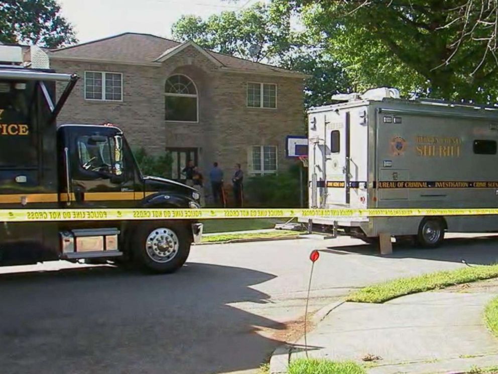 PHOTO: Police investigators visit the home of New York Giant Janoris Jenkins after reports that a dead body was found in the home in Fair Lawn, N.J., June 26, 2018.